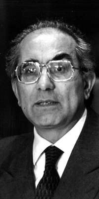 Emilio Colombo, Italian politician, dies at age 93